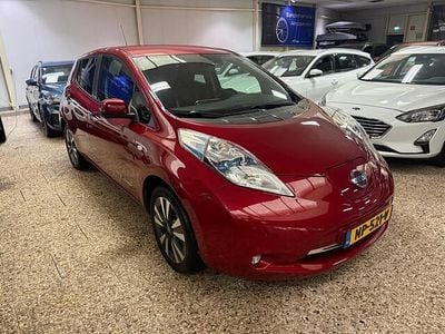 Rood (metallic) Gebruikt 2017 Nissan Leaf 360º Hatchback | € 5.950 (Super prijs)