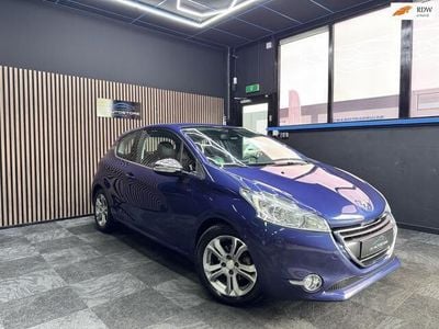 Blauw, metallic lak Gebruikt 2012 Peugeot 208 Allure Hatchback | € 4.450 (Iets duurder)