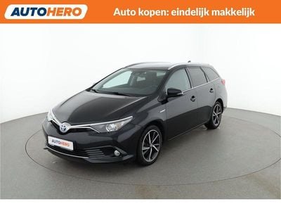 Zwart (metallic) Occasion 2017 Toyota Auris Hybrid Executive Hatchback | € 15.249 (Eerlijke prijs)