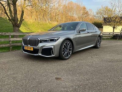 Grijs Occasion 2022 BMW 745e Sedan | € 52.500 (Super prijs)