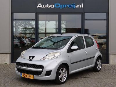Grijs (metallic) Gebruikt 2010 Peugeot 107 Hatchback | € 5.745 (Iets duurder)