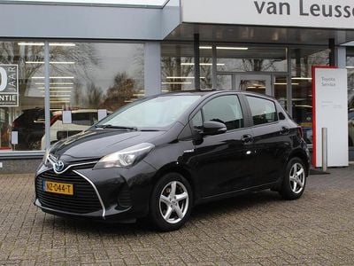 Zwart Gebruikt 2015 Toyota Yaris Hybrid Hatchback | € 9.900 (Eerlijke prijs)