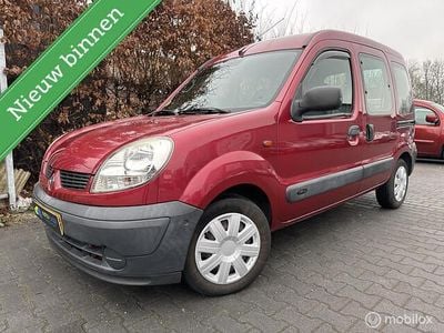 Rood Occasion 2004 Renault Kangoo Expression Stationwagen | € 2.399 (Goede deal)