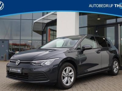 tweedehands VW Golf VIII 1.5 TSI Life 130PK / 96kW, Privacy glas, navigatie, stoelverwarming, 16" LMV, ACC, adaptieve cruise control, licht en regensensor, carplay, multifunctioneel lederen stuurwiel, lane assist, keyless start