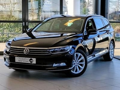 Zwart Occasion 2015 VW Passat Highline Stationwagen | € 11.950 (Iets duurder)