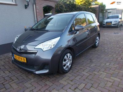 Grijs (metallic) Occasion 2012 Toyota Verso-S Comfort MPV | € 8.450 (Eerlijke prijs)