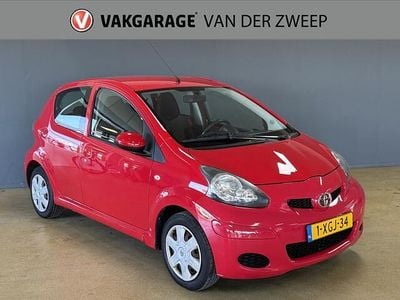 Occasion Toyota Aygo 68 PK (50 kW) 2010 Rood Hatchback