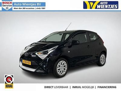 Zwart Gebruikt 2021 Toyota Aygo X-play Hatchback | € 8.450 (Eerlijke prijs)
