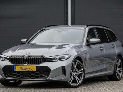 Grijs Gebruikt 2022 BMW 330e M Sport Stationwagen | € 45.950 (Iets duurder)