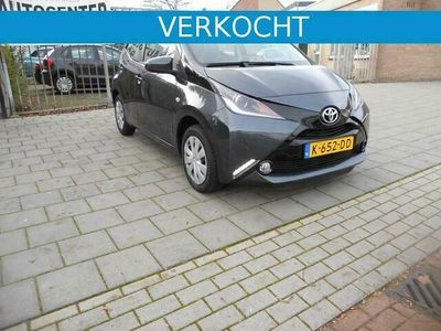 tweedehands Toyota Aygo 1.0 VVT-i x-play navigatie panoramadak