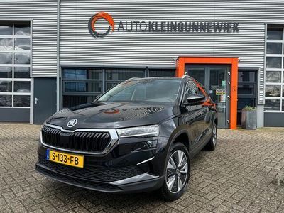 tweedehands Skoda Karoq 1.0 TSI Business Edition NL-Auto Design pakket / Parkeer pakket / All-season banden / Trekhaak / Led koplampen / Electr. achterklep / Apple/Android Carplay