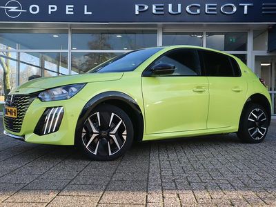 Geel (metallic) Occasion 2025 Peugeot e-208 GT Hatchback | € 28.950 (Eerlijke prijs)