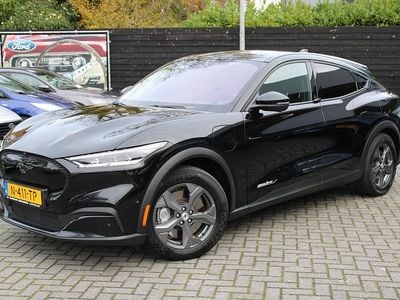 Zwart Gebruikt 2022 Ford Mustang Mach-E Extended Range SUV | € 29.995 (Eerlijke prijs)