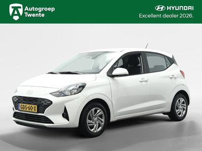 Atlas white Occasion 2024 Hyundai i10 Comfort Hatchback | € 15.450 (Eerlijke prijs)