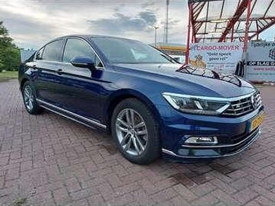 Blauw Occasion 2017 VW Passat R Sedan | € 14.000 (Iets duurder)