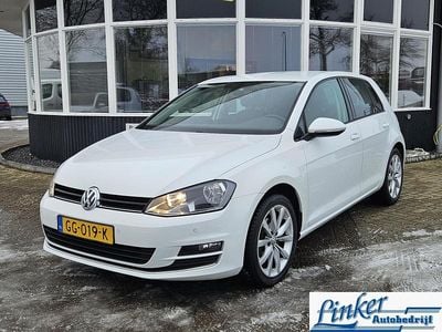 Wit Occasion 2015 VW Golf VII Highline Hatchback | € 9.649 (Eerlijke prijs)