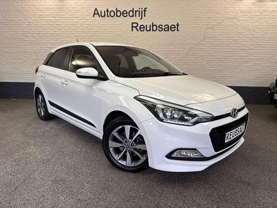 Wit (metallic) Occasion 2018 Hyundai i20 Premium Hatchback | € 11.995 (Eerlijke prijs)