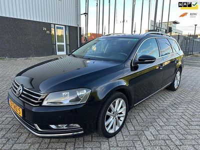 Zwart (metallic) Gebruikt 2012 VW Passat Highline Stationwagen | € 4.999 (Eerlijke prijs)