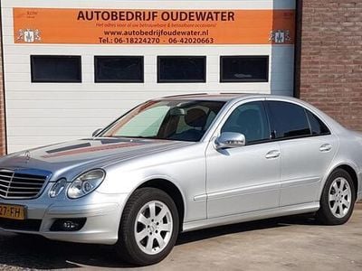 Occasion Mercedes E220 Classic 170 PK (125 kW) 2006 Grijs, metallic lak Sedan