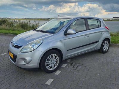 Beige Occasion 2009 Hyundai i20 Dynamiq Hatchback | € 1.000 (Eerlijke prijs)