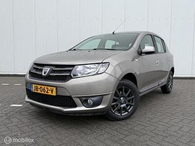 Bruin Occasion 2013 Dacia Sandero Lauréate Hatchback | € 5.950 (Eerlijke prijs)