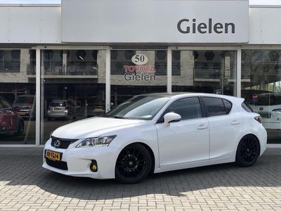 Lexus CT200h