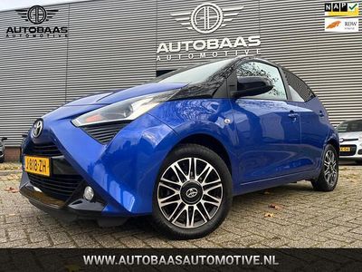 Blauw (metallic) Gebruikt 2020 Toyota Aygo X-clusiv Hatchback | € 13.640 (Eerlijke prijs)