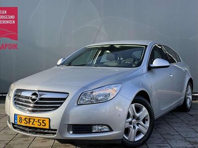 Grijs (metallic) Occasion 2013 Opel Insignia Design Edition Hatchback | € 5.944 (Eerlijke prijs)