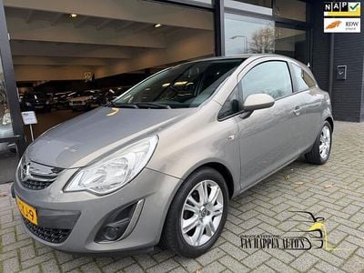 Bruin Occasion 2011 Opel Corsa Selection Hatchback | € 1.499 (Eerlijke prijs)