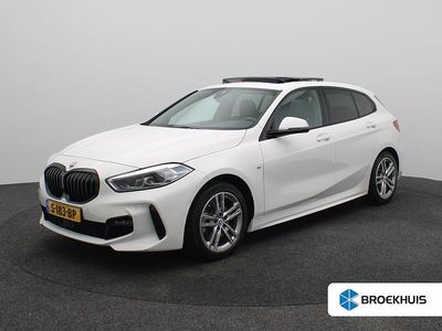 Wit Occasion 2023 BMW 118 M Sport Hatchback | € 28.900 (Eerlijke prijs)