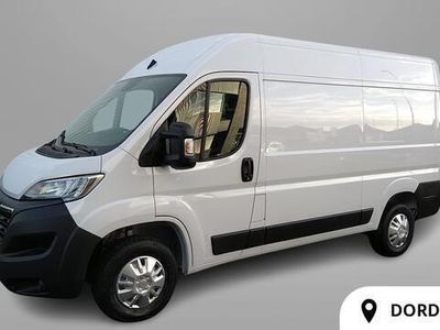 tweedehands Opel Movano L2H2 2.2D 140 PK 3.5t | NAVI | Carplay | Camera | Parkeersensoren achter | Lederen stuurwiel | Verzwaarde vering | Automatische verlichting, airco en ruitenwissers | van ¤37.592 voor ¤30.995 | N32441