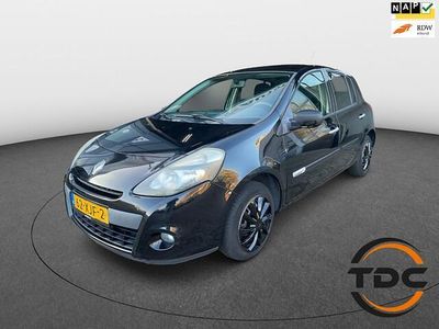 Zwart Gebruikt 2012 Renault Clio IV Authentique Hatchback | € 4.250 (Eerlijke prijs)