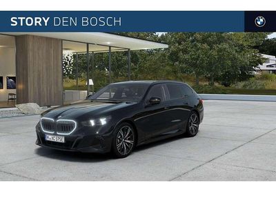 Zwart Nieuw 2025 BMW 530e Comfort Edition Stationwagen | € 89.089 (Iets duurder)