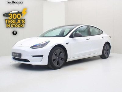 Wit (parellak) Gebruikt 2022 Tesla Model 3 Standard Range Sedan | € 27.400 (Eerlijke prijs)