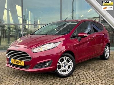 Rood Gebruikt 2014 Ford Fiesta Style Hatchback | € 5.999 (Goede deal)