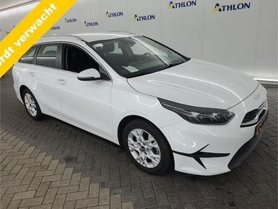 Wit (metallic) Gebruikt 2022 Kia Ceed Sportswagon Stationwagen | € 16.999 (Eerlijke prijs)