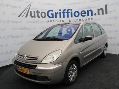 tweedehands Citroën Xsara Picasso 1.8i-16V Attraction keurige MPV met trekhaak