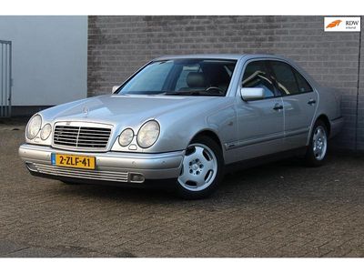 Grijs Gebruikt 1998 Mercedes E240 Avantgarde Sedan | € 5.950