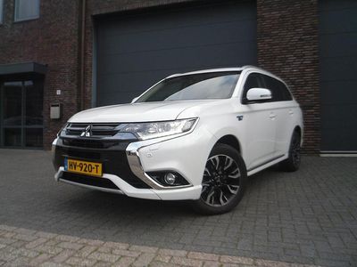 Occasion Mitsubishi Outlander P-HEV Edition 2015 Wit (metallic) SUV