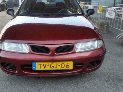 Rood Gebruikt 1998 Mitsubishi Carisma Hatchback | € 499