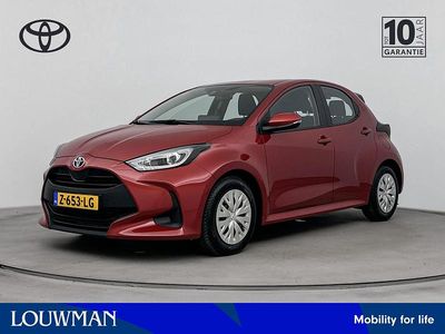 Occasion Toyota Yaris Hybrid Active 116 PK (85 kW) 2023 Rood Hatchback