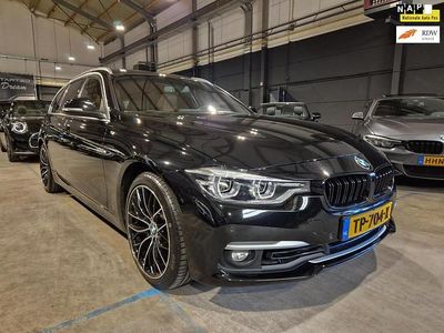 Zwart, metallic lak Gebruikt 2018 BMW 318 Luxury Line Stationwagen | € 16.499 (Iets duurder)