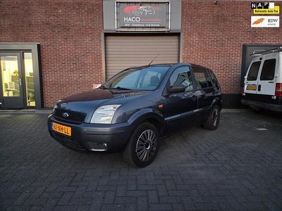 Grijs (metallic) Gebruikt 2003 Ford Fusion Trend MPV | € 1.290 (Iets duurder)