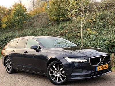Blauw Gebruikt 2017 Volvo V90 Momentum Stationwagen | € 12.829