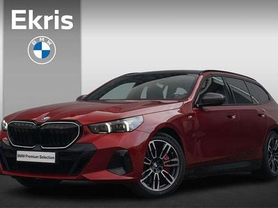 Rood Occasion 2025 BMW 550e M Sport Stationwagen | € 88.900 (Iets duurder)