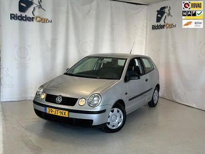 Grijs Occasion 2002 VW Polo Hatchback | € 1.199 (Eerlijke prijs)