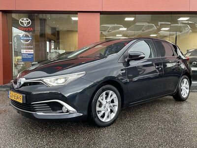 tweedehands Toyota Auris 1.8 Hybrid DYNAMIC PANO NAV CAMERA HALF-LEER