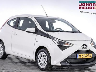 Wit Occasion 2021 Toyota Aygo X-play Hatchback | € 13.990 (Eerlijke prijs)