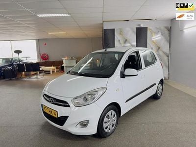 Wit (metallic) Occasion 2012 Hyundai i10 Hatchback | € 3.495 (Eerlijke prijs)