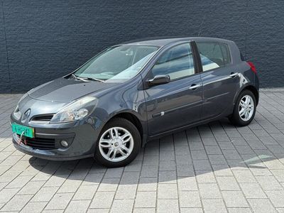 Grijs Gebruikt 2006 Renault Clio II Dynamique Hatchback | € 2.100 (Eerlijke prijs)